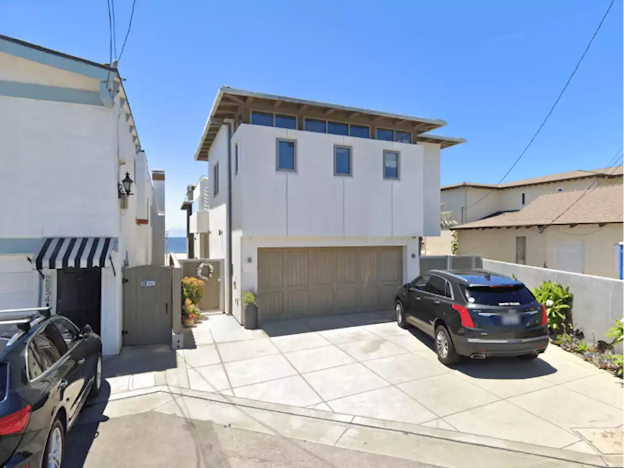 SoCal Beach House Sells to Pet-Care Chief for Record Price