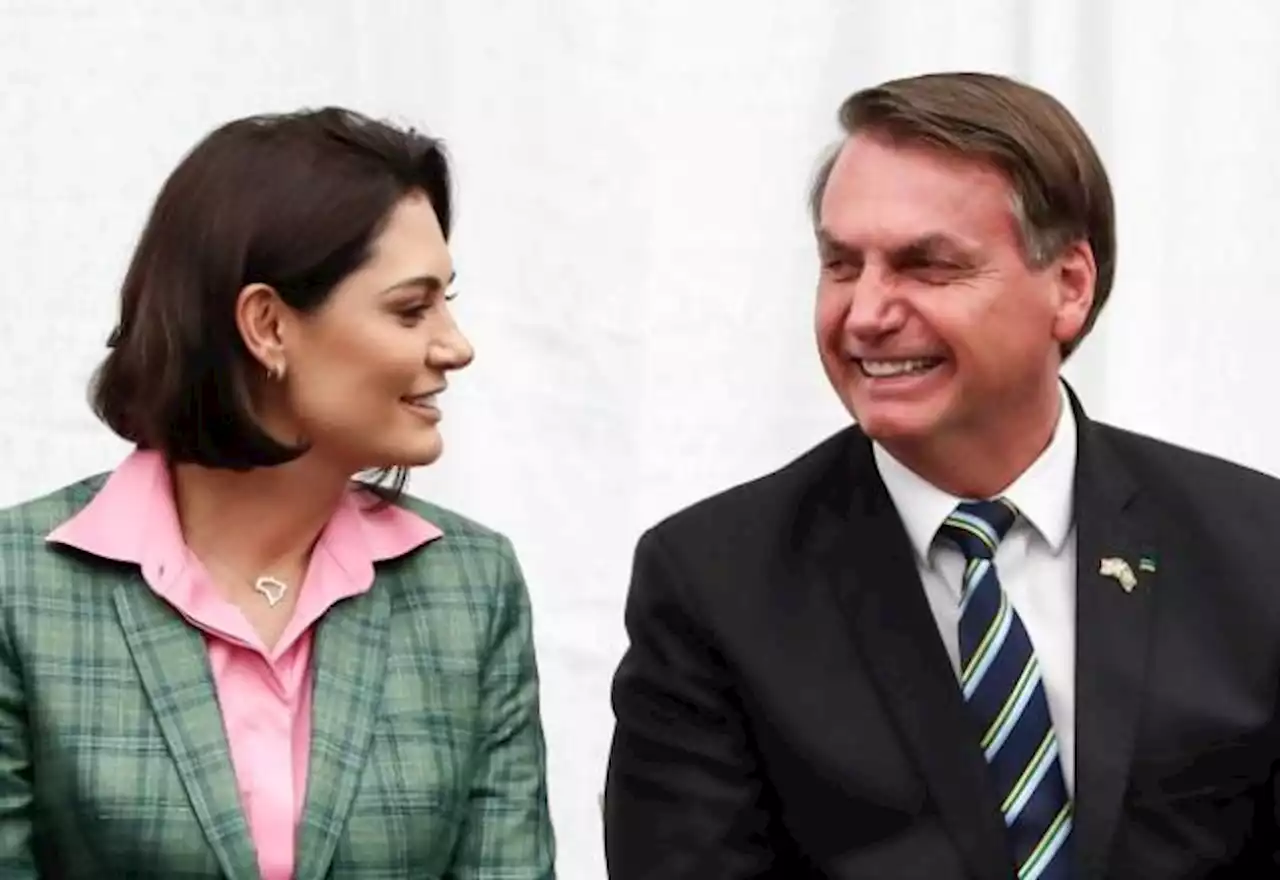 Deputados pedem que passaportes de Bolsonaro e Michelle sejam retidos - SBT News