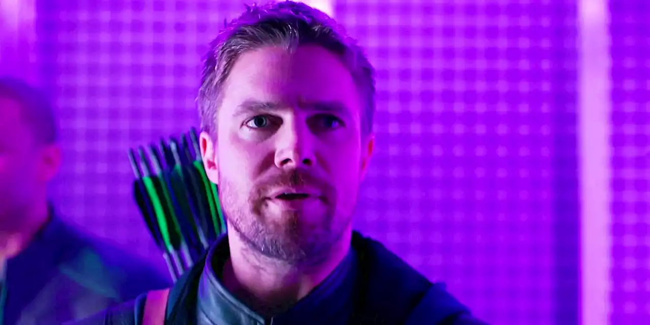 Arrow Star Stephen Amell Joins Actor's Strike Picket 2 Weeks After Huge Backlash