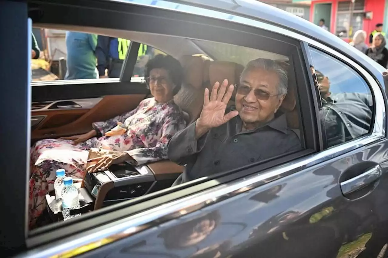 ‘I am all right now,’ says Mahathir of his health as he votes in Kedah state election