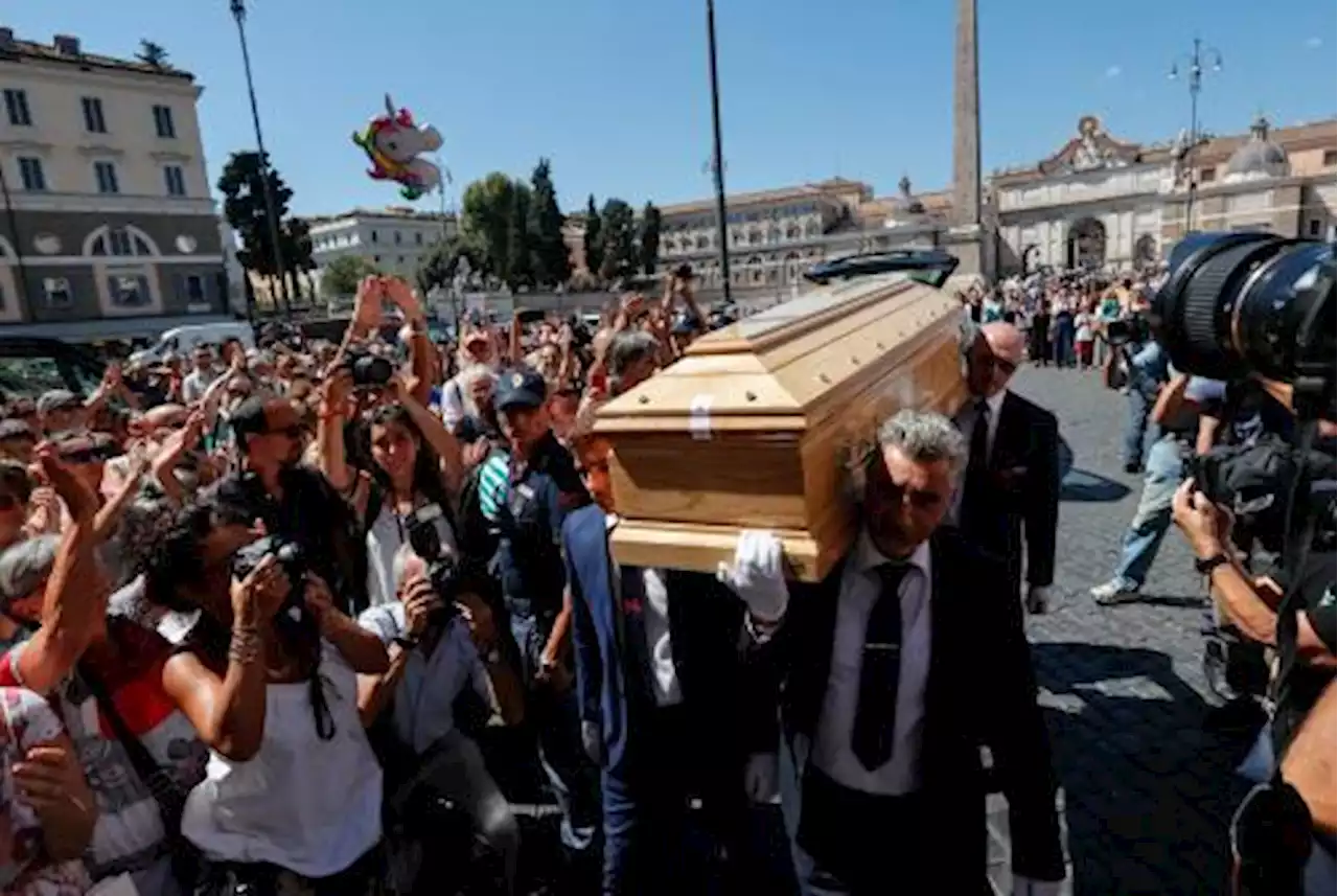 Michela Murgia, i funerali nella Chiesa degli Artisti di Roma