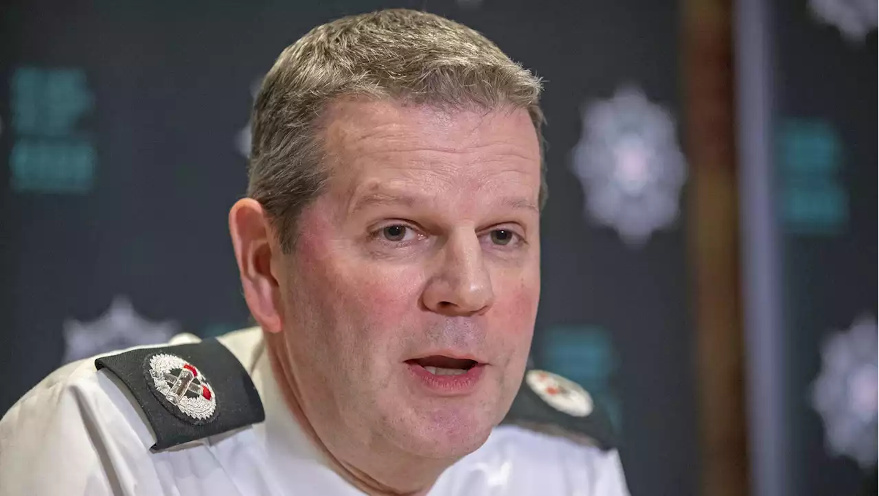 200 Northern Ireland police officers and staff not informed of data theft for almost a month