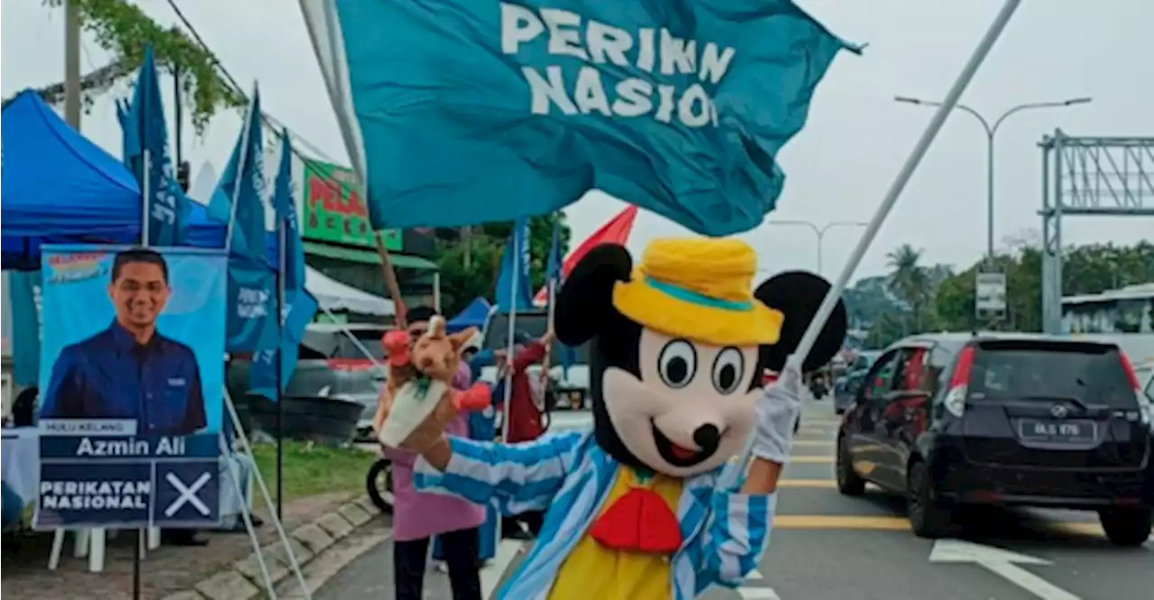 Surprise Micky Mouse visit in support for Perikatan Nasional