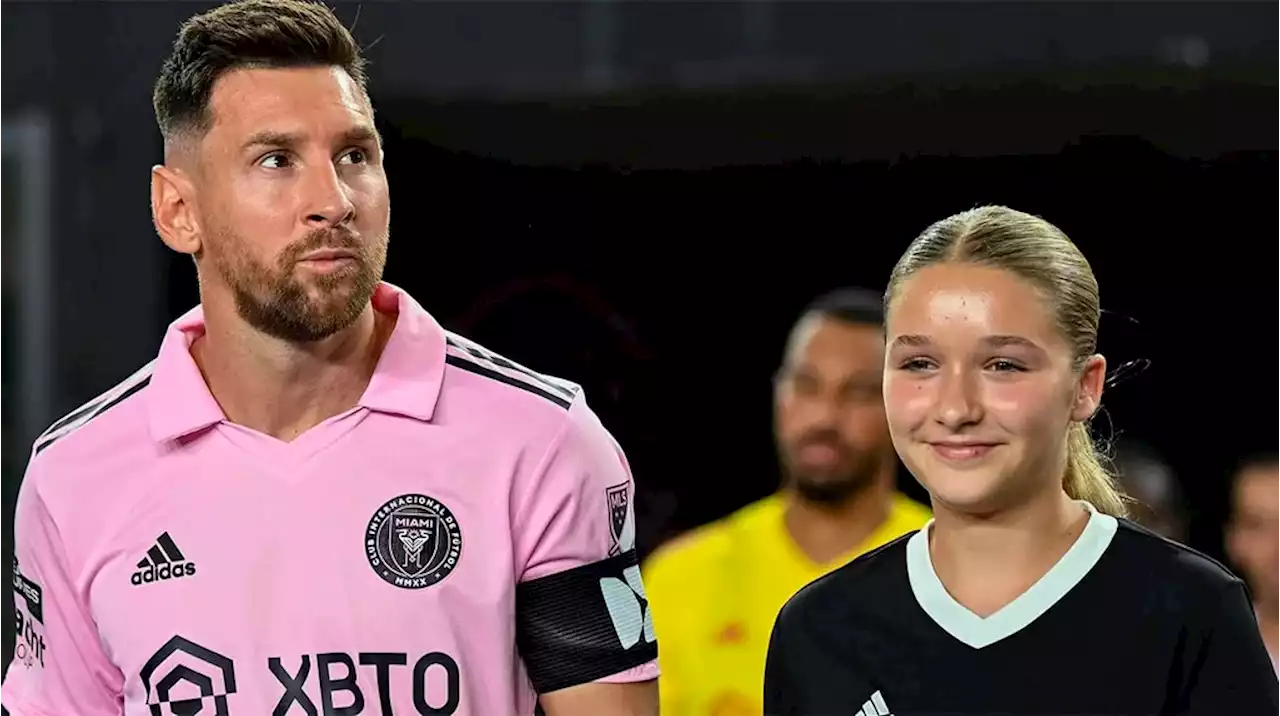 Victoria Beckham compartió una foto de su hija con Leo Messi y en redes la compararon con una famosa argentina