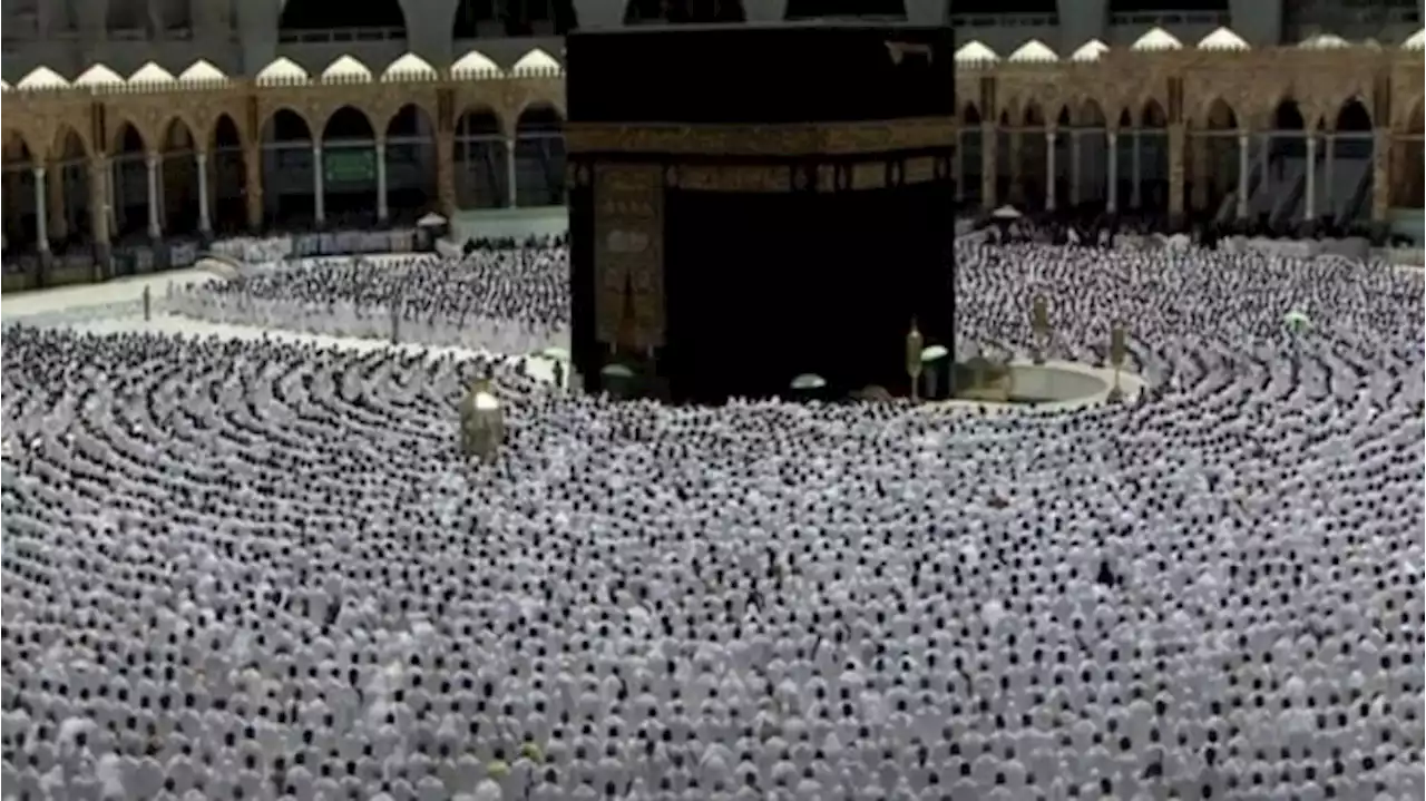 Detik-detik Imam Masjidil Haram Kolaps saat Pimpin Salat Jumat, Digantikan Syekh Sudais