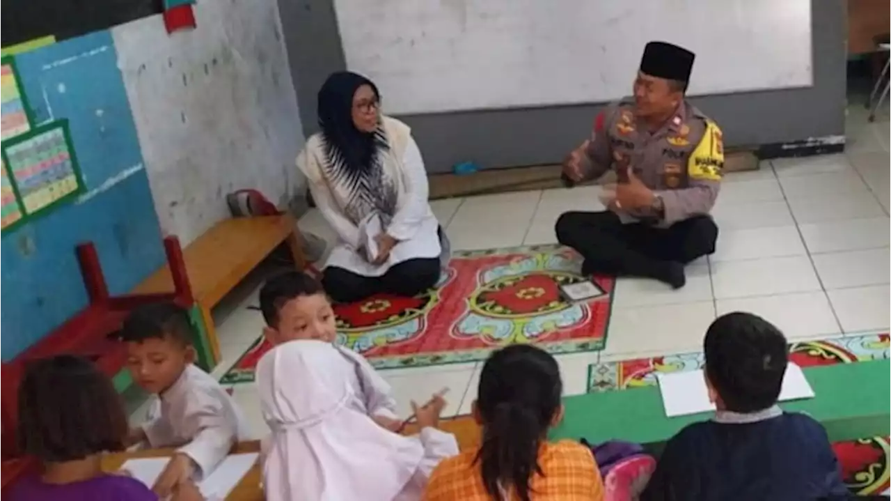 Mengenal Aiptu Suryadi, Anggota Polri yang Wakafkan Diri Jadi Ustaz Berseragam Cokelat