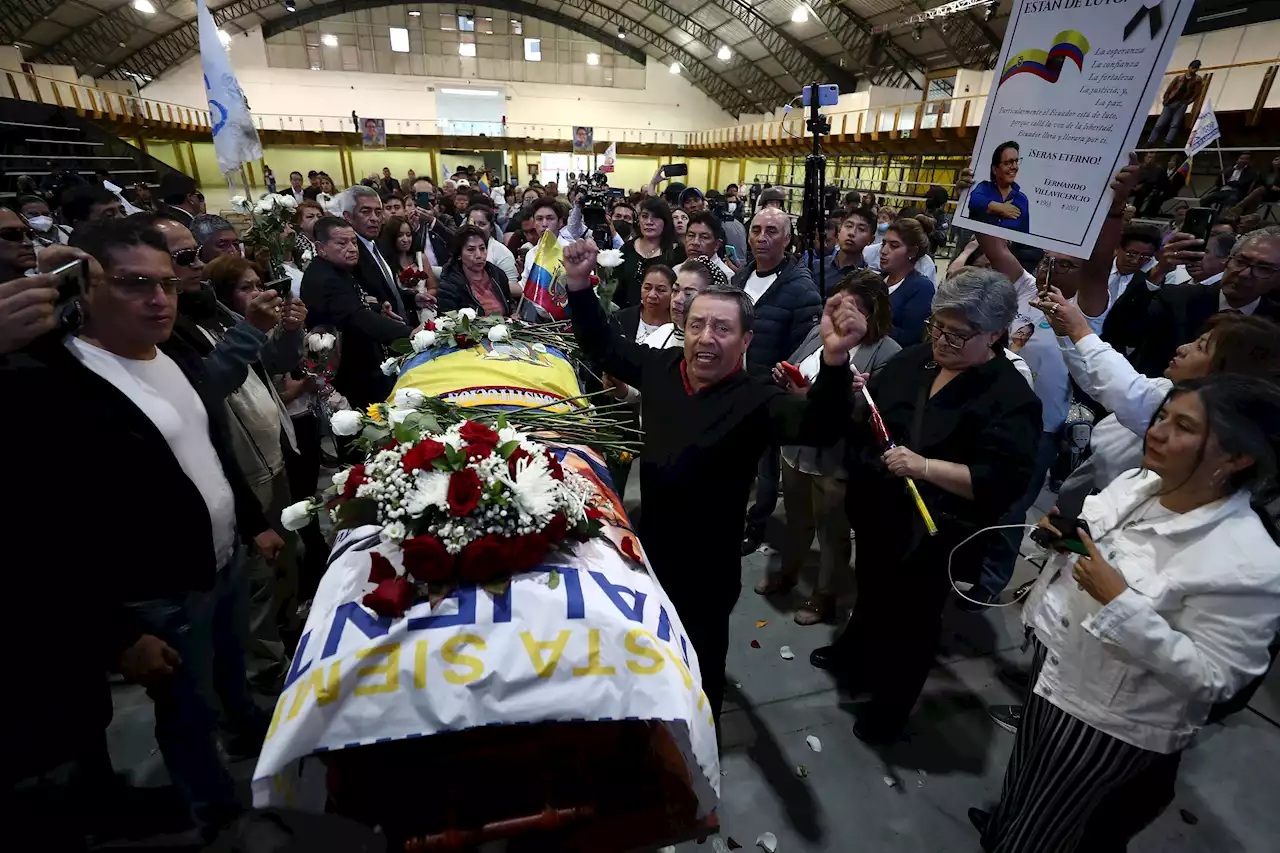 Fernando Villavicencio tuvo un velatorio público antes de ser enterrado