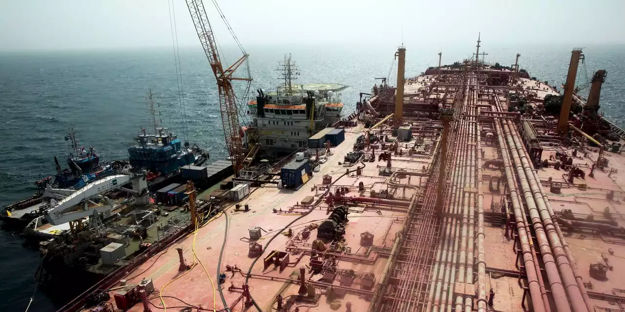 U.N.-Led Team Completes Risky Operation to Transfer Oil From Decaying Yemen Tanker