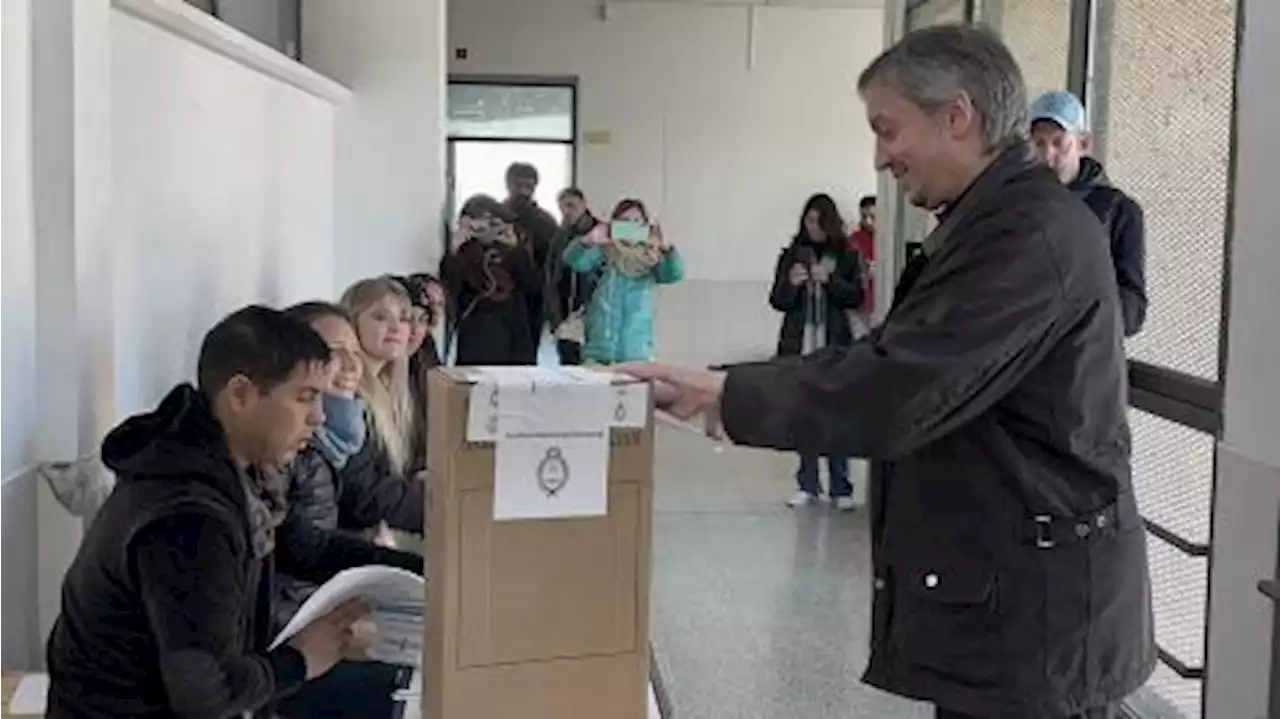 Máximo Kirchner votó en la localidad de Tolosa