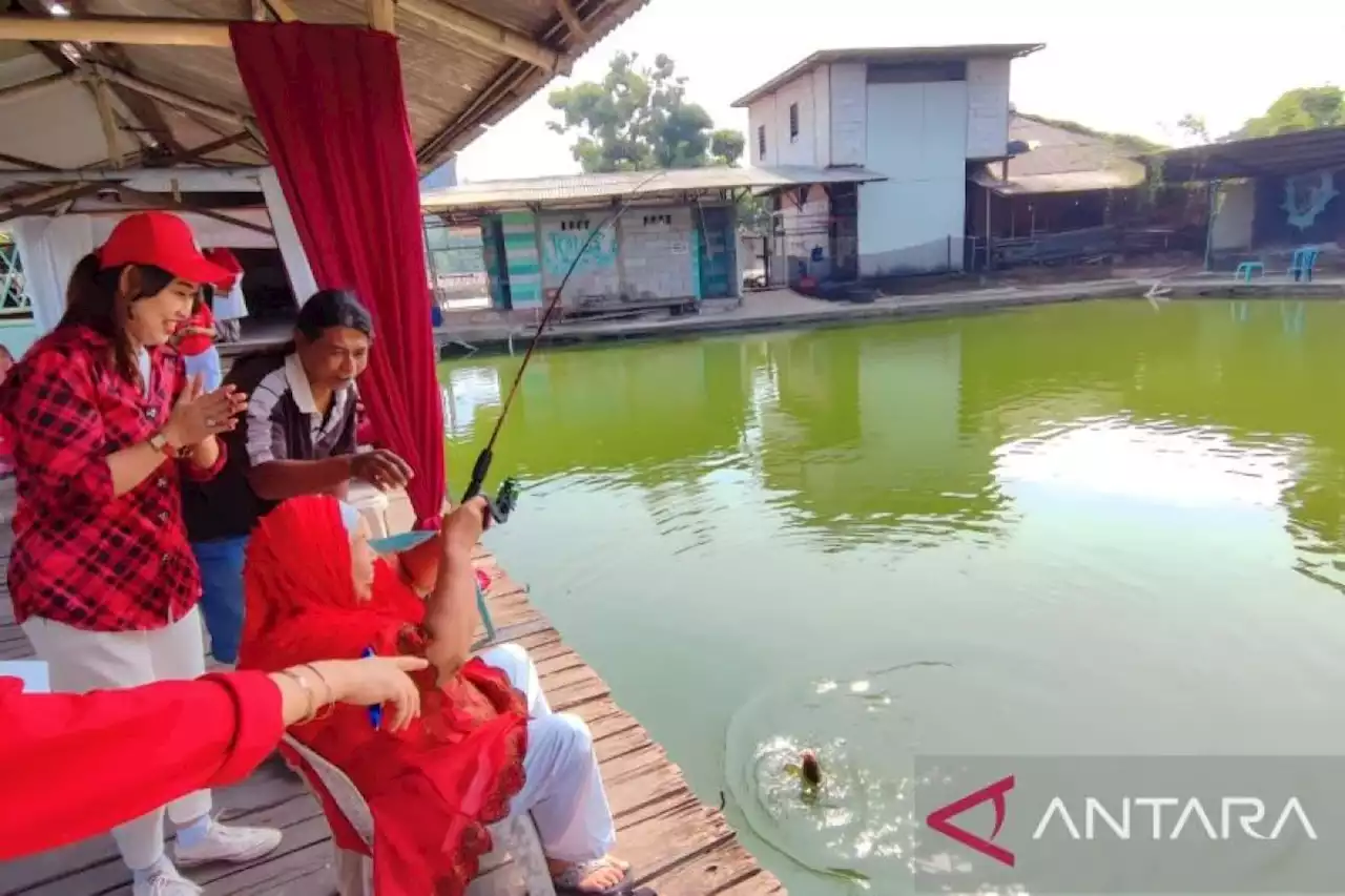 DKI kemarin, wanita ikut lomba mancing hingga udara Jakarta membaik