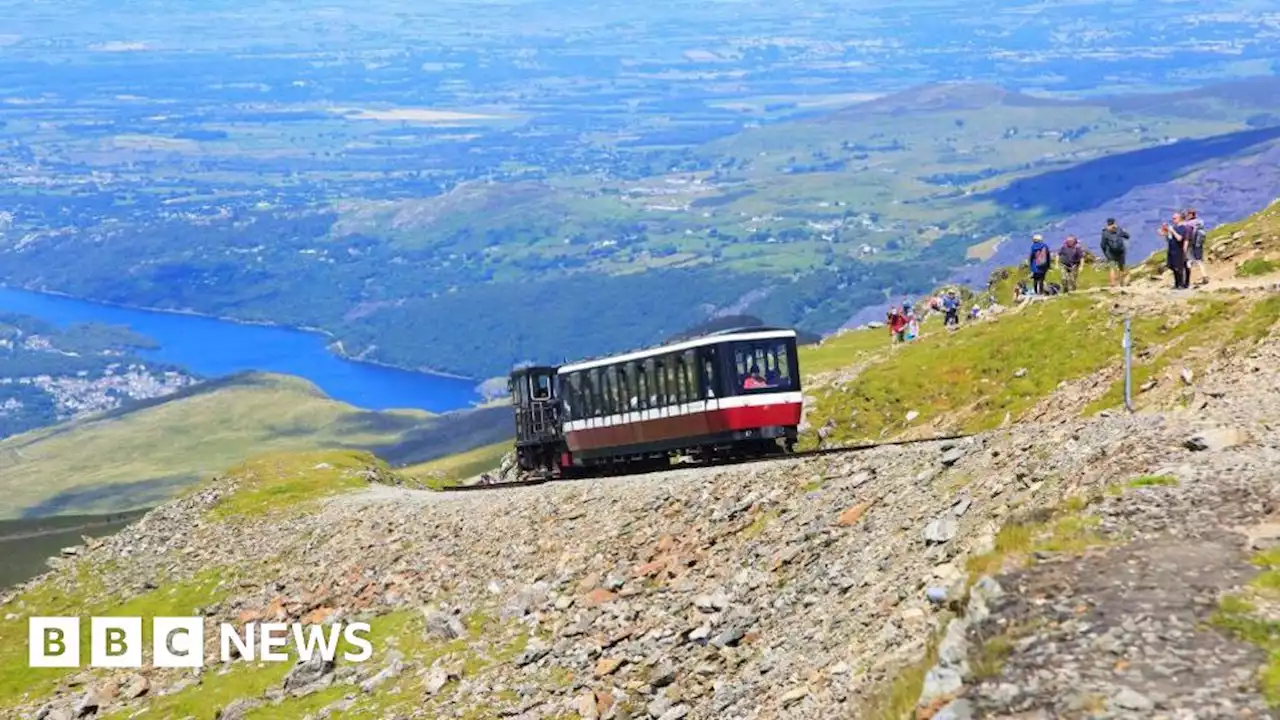 Yr Wyddfa: Snowdon selfies adding to mountain pressures, official says