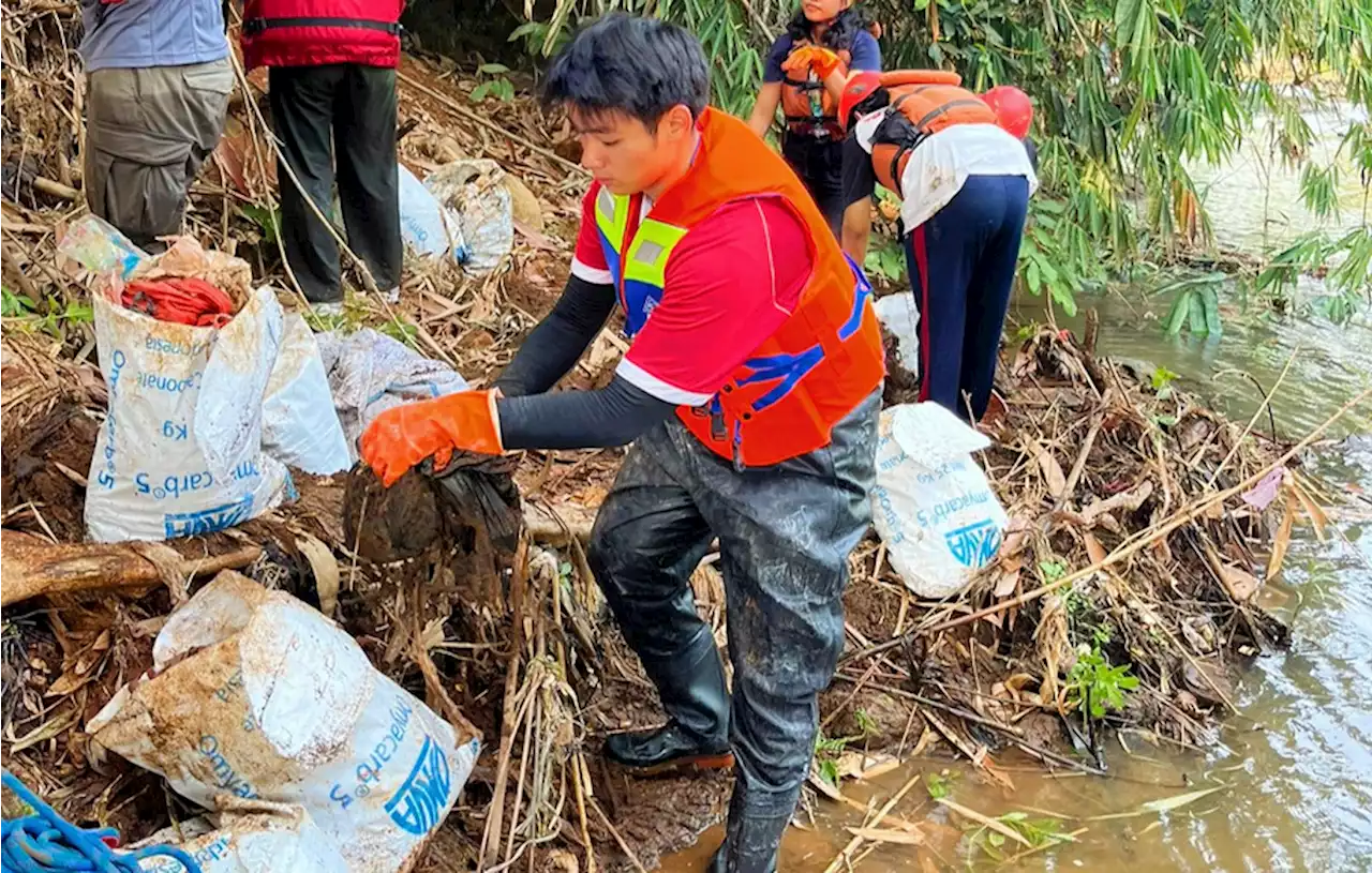 Peduli Lingkungan, Luna Maya dan Jerome Polin Bersih-bersih Sungai Ciliwung