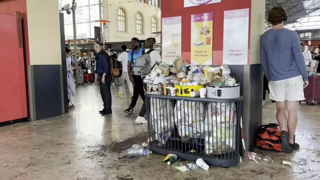 'J'ai honte de ma ville': les poubelles débordent de nouveau à la gare Saint-Charles de Marseille