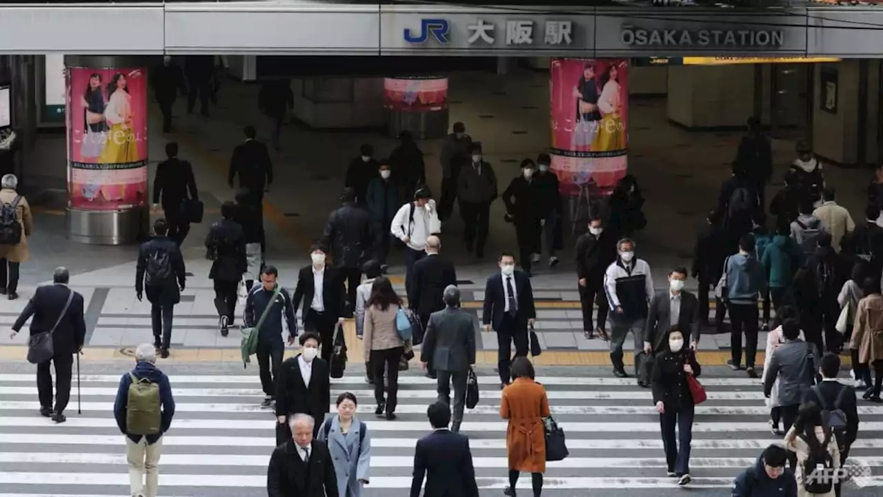 Typhoon Lan set to crash Japan holiday week