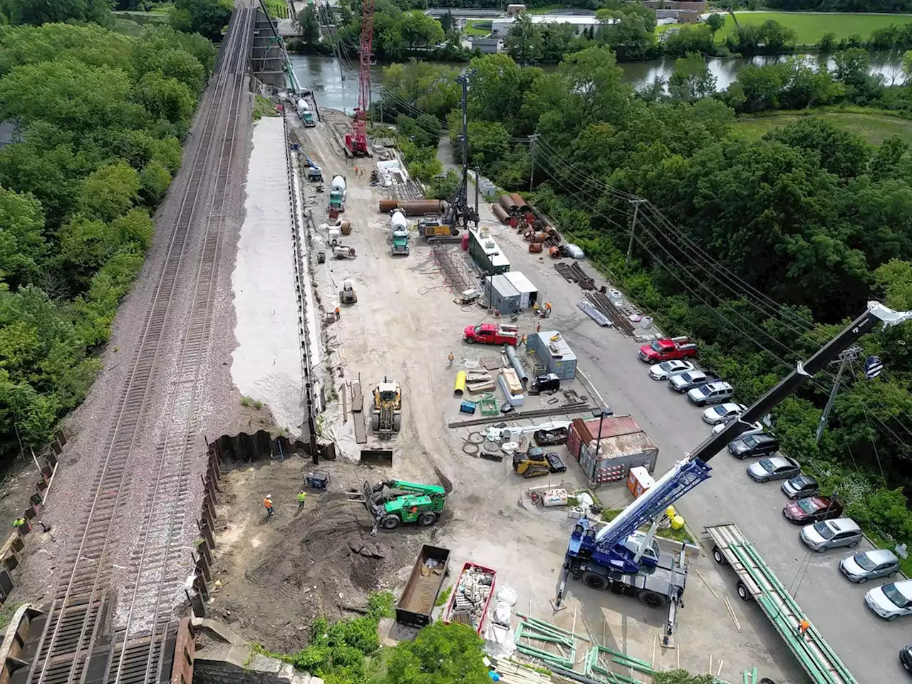 Suburban Skyview: Adding a third railroad line in Geneva