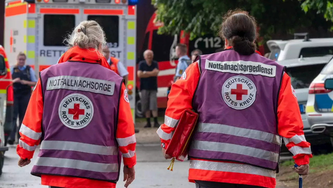 Gewitter im Landkreis Esslingen: Blitz schlägt in Baum an Biertisch ein – sechs Verletzte