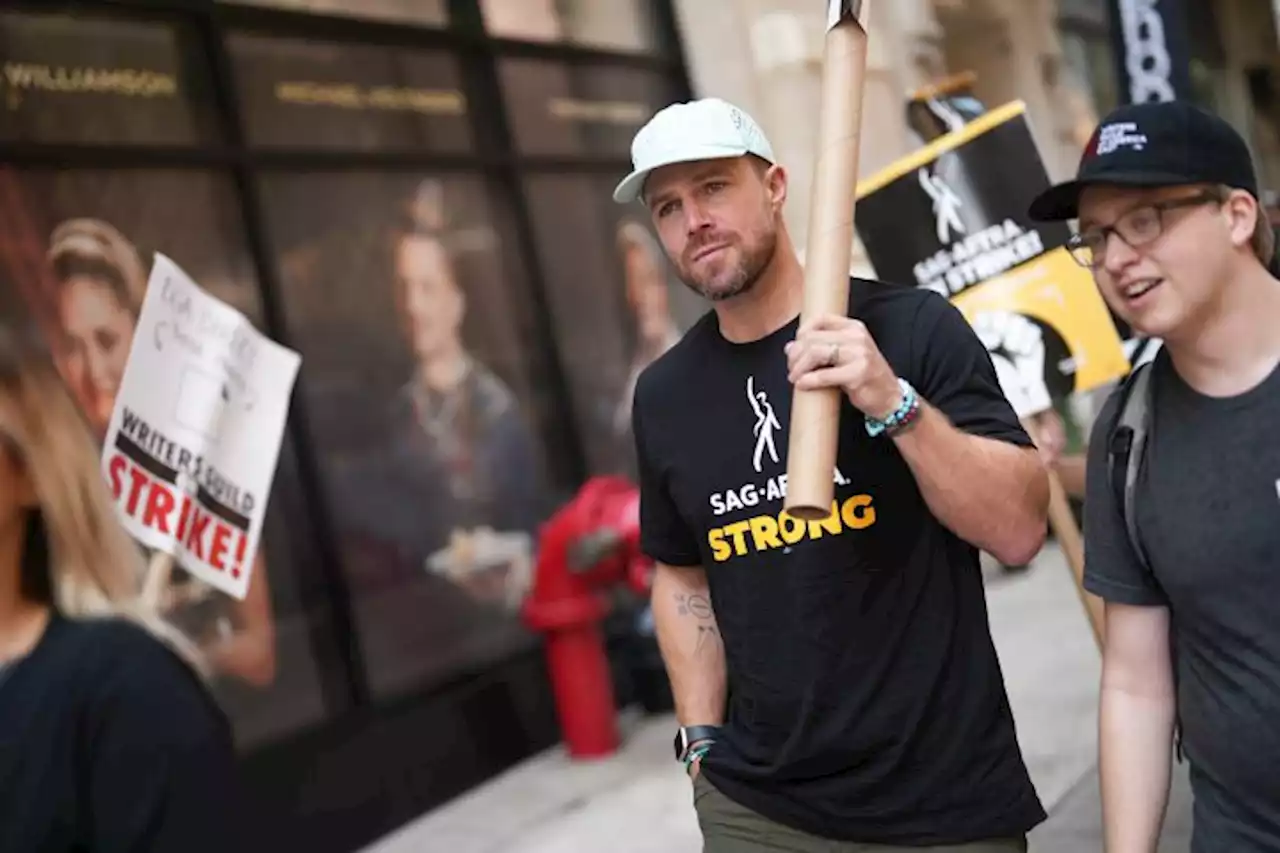 Stephen Amell Explains Why He Hit Picket Line After After Comments Appearing To Denounce SAG-AFTRA Strike