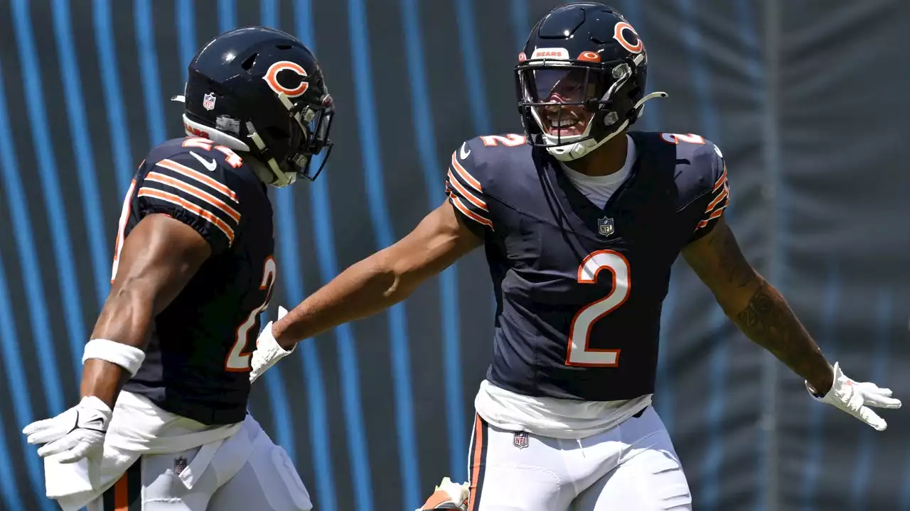 Fields throws TDs to Moore and Herbert as the Bears beat the Titans 23-17