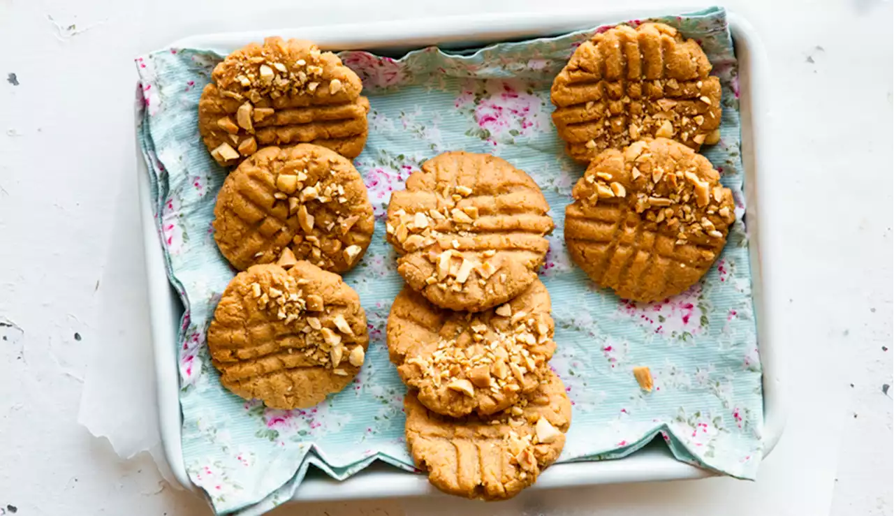 ‘I’m a Gastroenterologist, and These Are the 2-Ingredient Banana Oatmeal Cookies I Eat Almost Every Day’