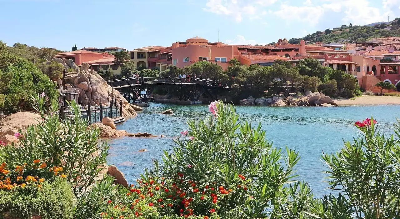 Porto Cervo, 60 euro per due caffè e due bottigliette d'acqua: conto choc per una coppia di turisti romani