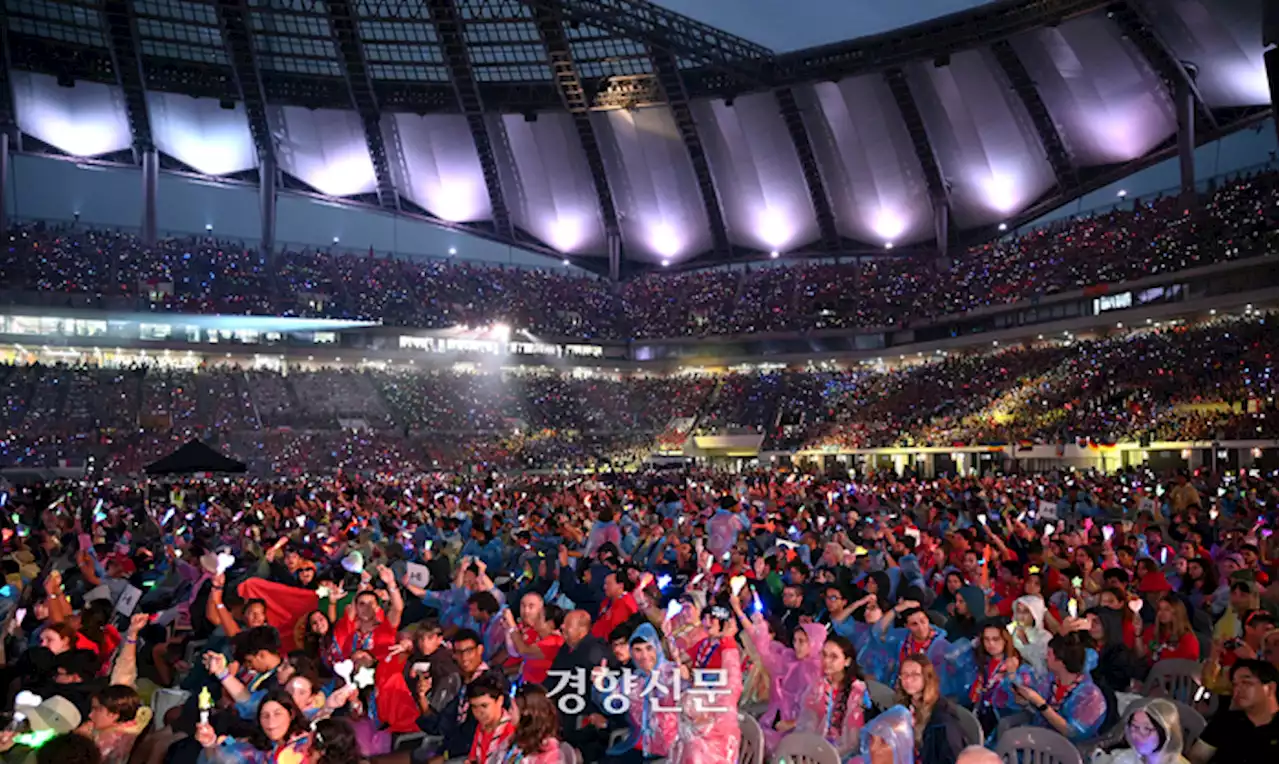 외신이 본 잼버리 “K팝 콘서트, 전체주의 사고” “사과로 마무리”