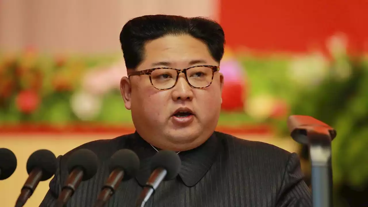 Warga Korea Utara Diperintahkan Lindungi Foto Kim Jong-un Saat Topan Khanun