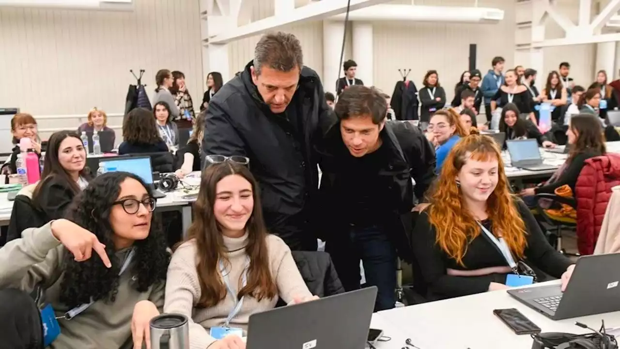 Sergio Massa y Axel Kicillof visitaron el centro de cómputos de Unión por la Patria