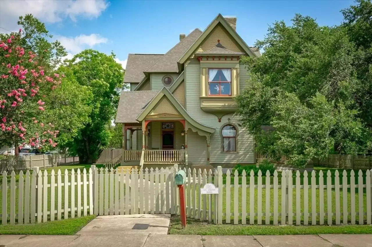 A historic home east of San Antonio built for a U.S. Congressman is for sale