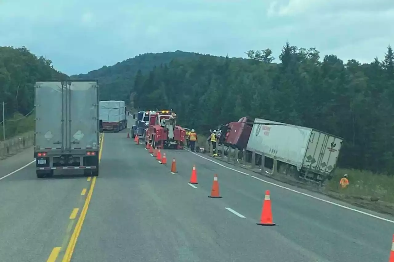 Transport goes off the road on Mile Hill, traffic slowed