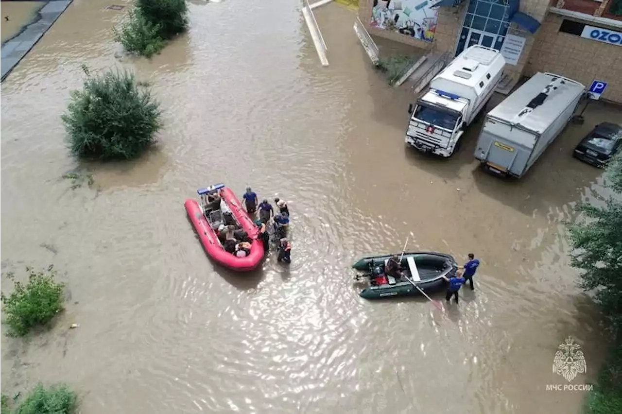 Russia evacuates 2,000 following floods in the east