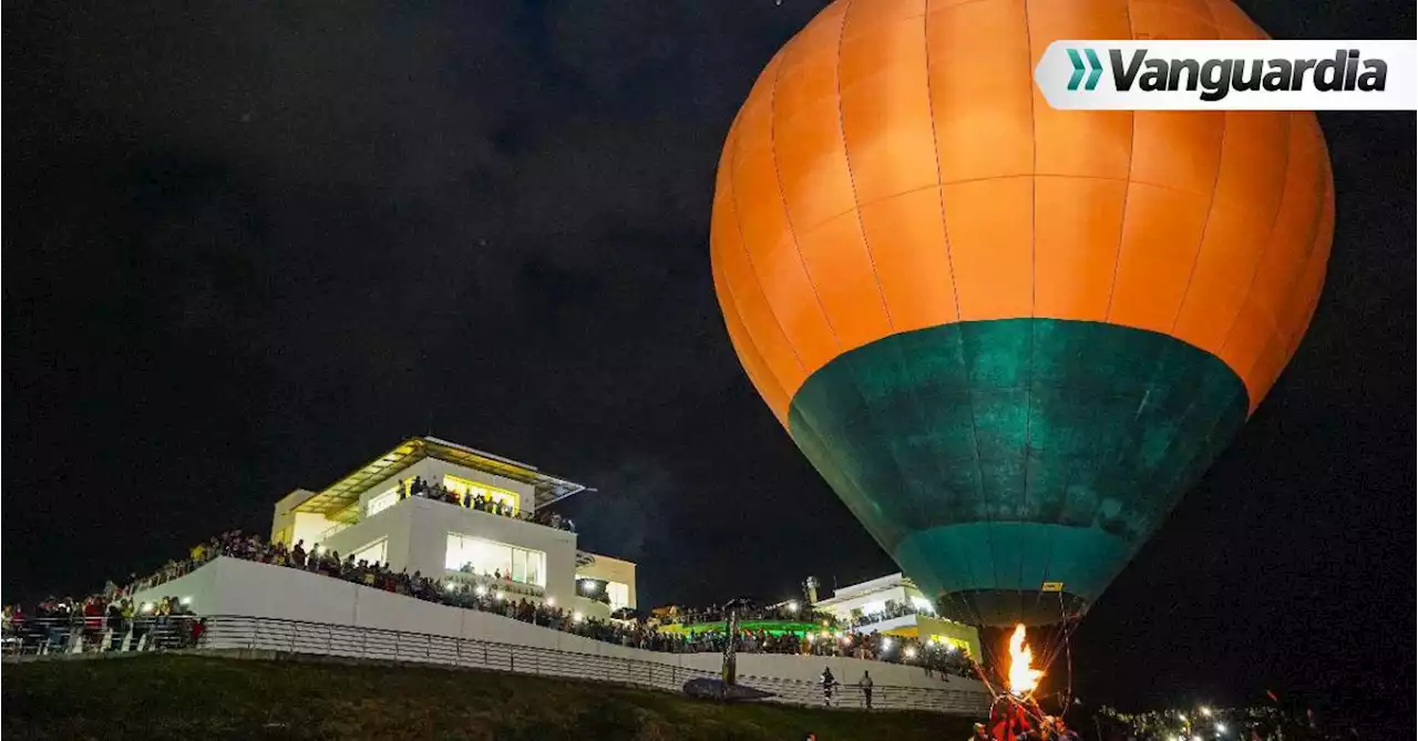 Espectacular: El hermoso espectáculo nocturno en el cielo de Floridablanca