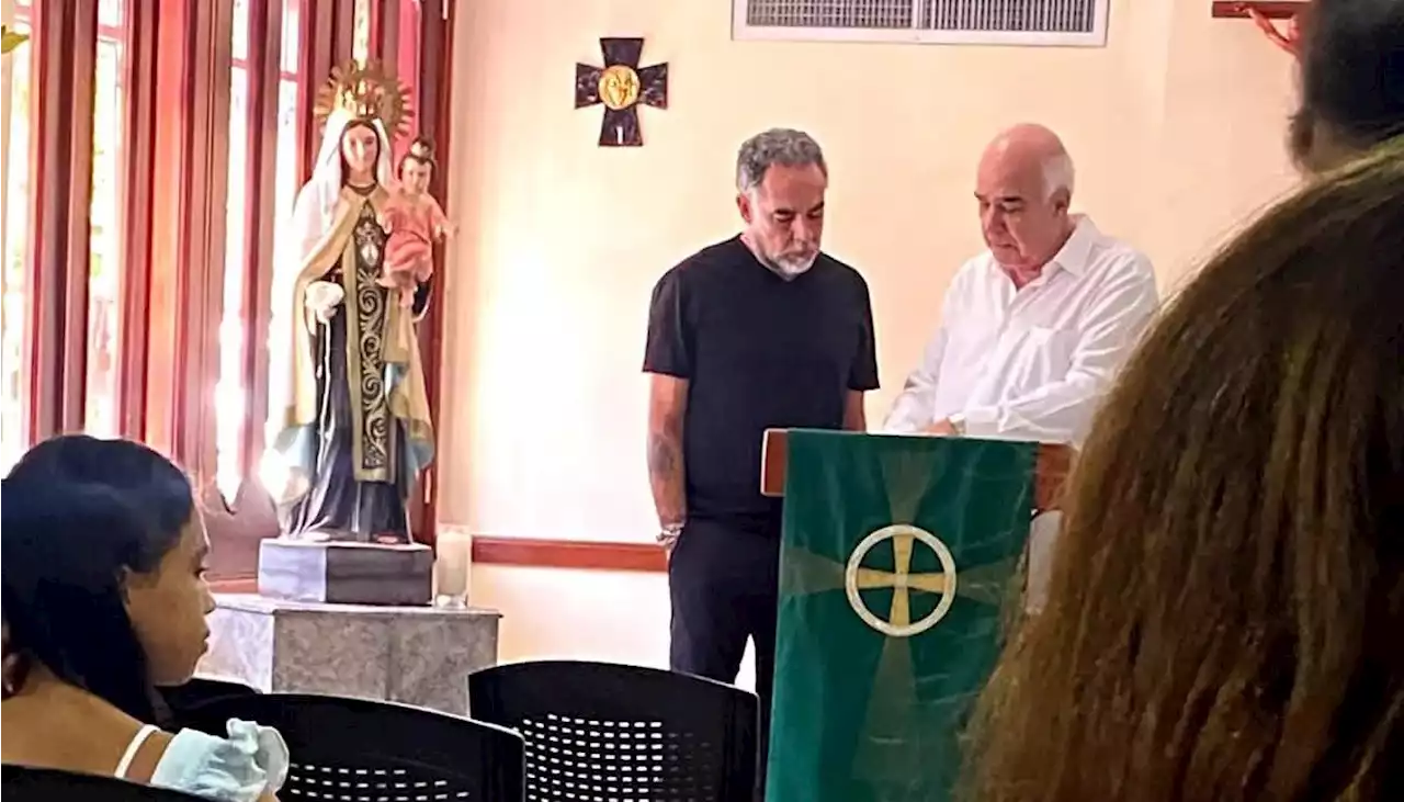 Benedetti reapareció por los caminos del Señor, en misa de la iglesia de El Golf