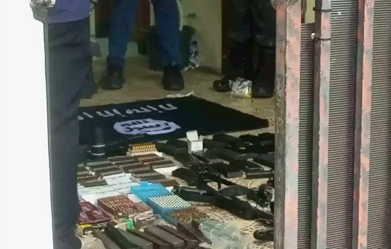 Barang Bukti di Rumah Terduga Teroris Bekasi, dari Senjata Api hingga Bendera ISIS