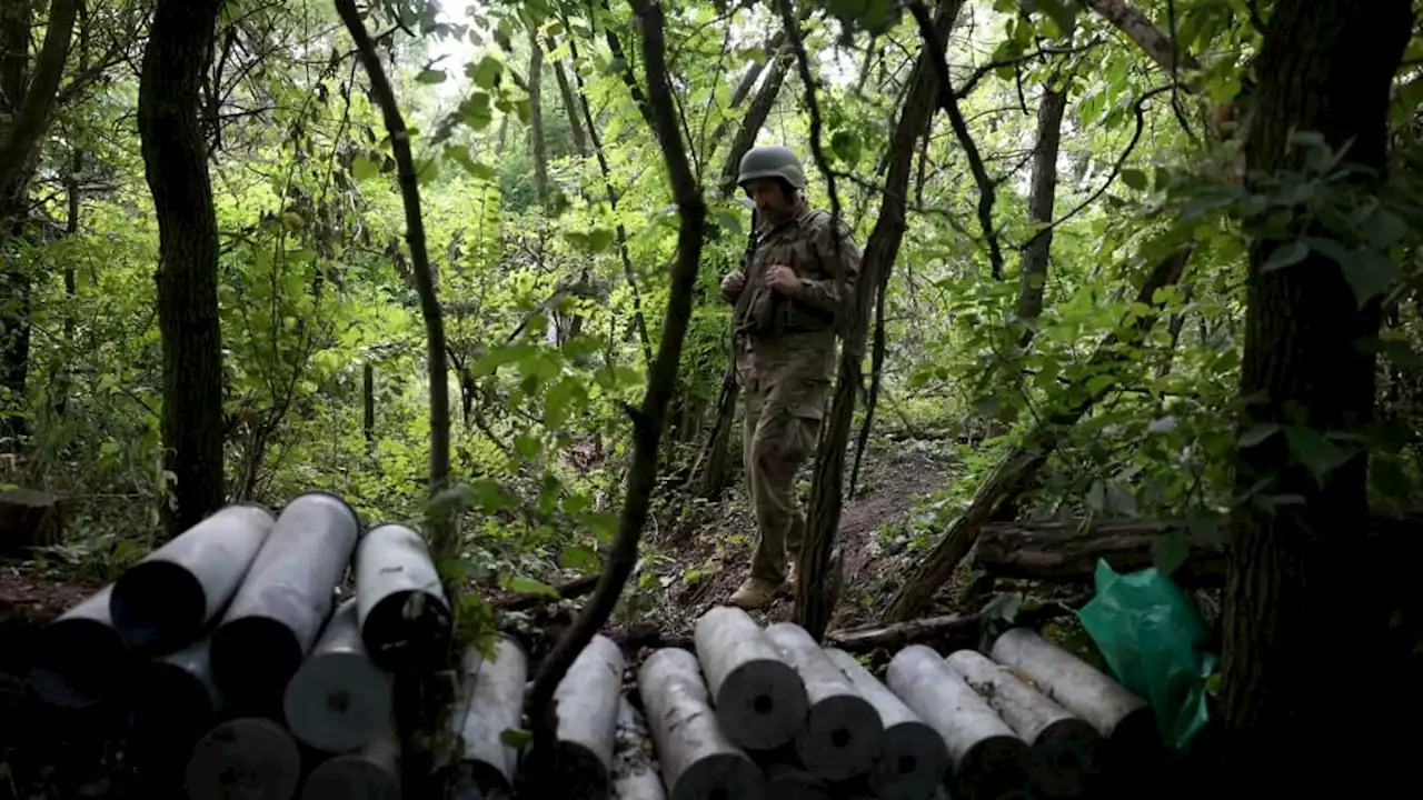 Guerre en Ukraine: Kiev revendique de petites avancées, Zelensky rencontre des troupes sur le front est