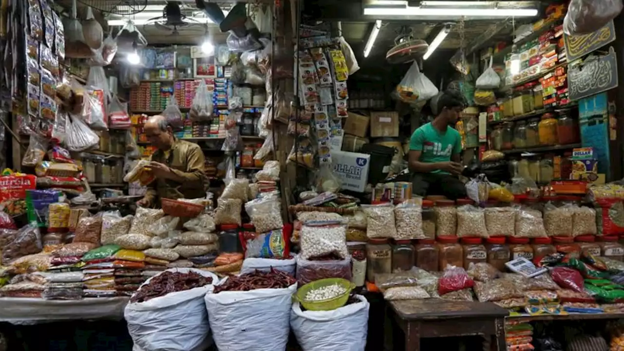 India's retail inflation hits 15-month high on food prices