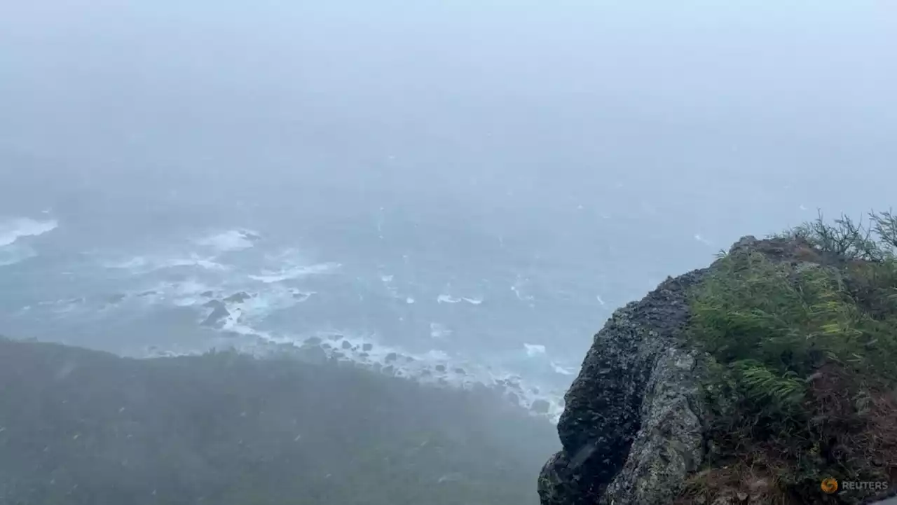 Typhoon Lan bears down on Japan's main island