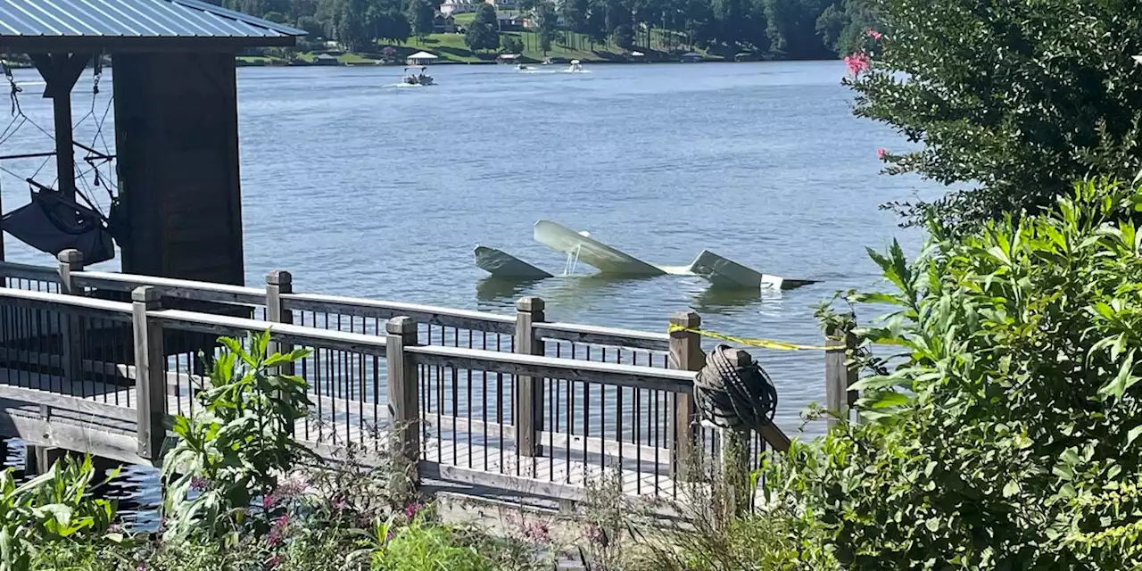 Pilot, passenger dead after plane crashes in North Carolina lake