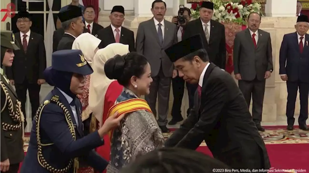 Jokowi Resmi Anugerahkan Bintang Adipradana ke Iriana