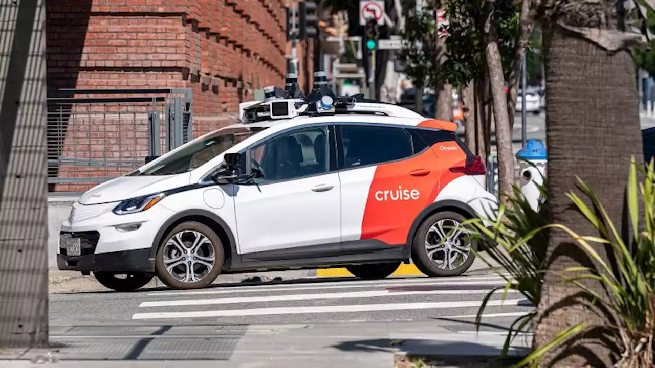 Driverless cars stall in San Francisco, causing a brief traffic jam