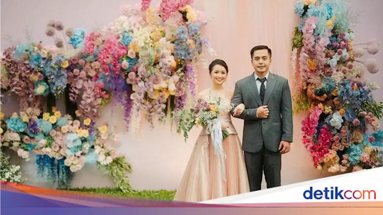 Happy Engagement! 11 Tahun Gritte Agatha Jaga Jodoh Sendiri