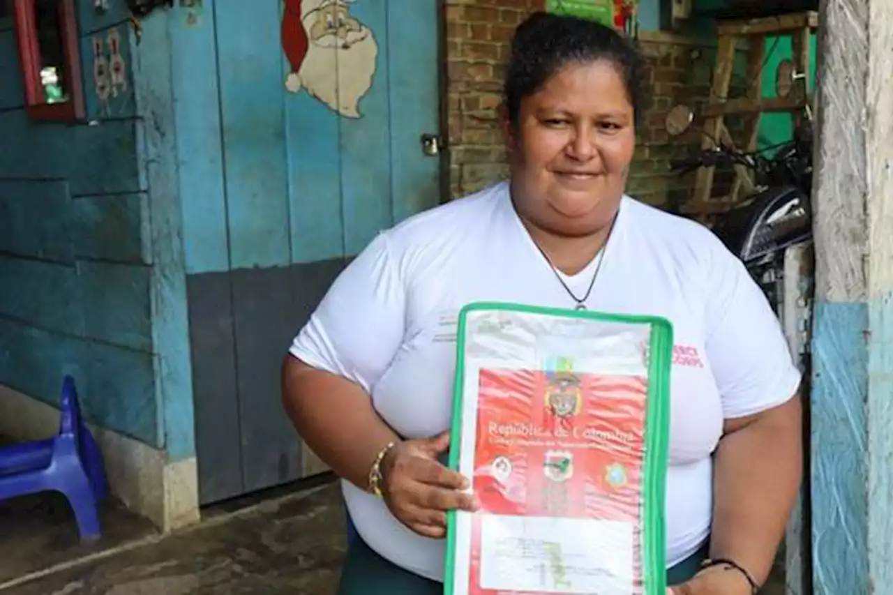 Familia de Catatumbo recibió título de propiedad de parcela que esperó por 20 años