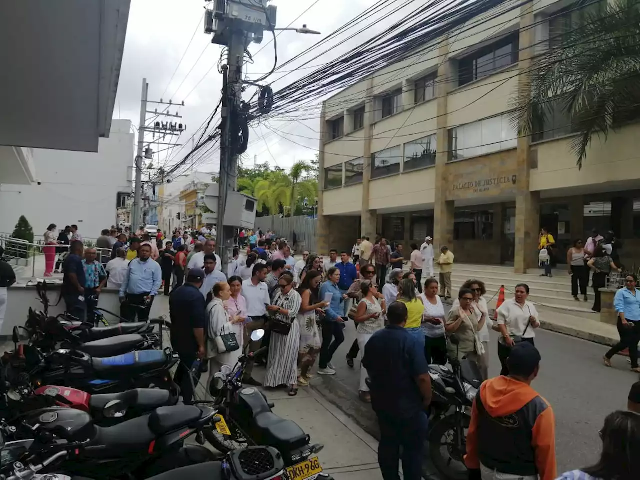 Evacúan edificios del Centro de Sincelejo por fuerte temblor