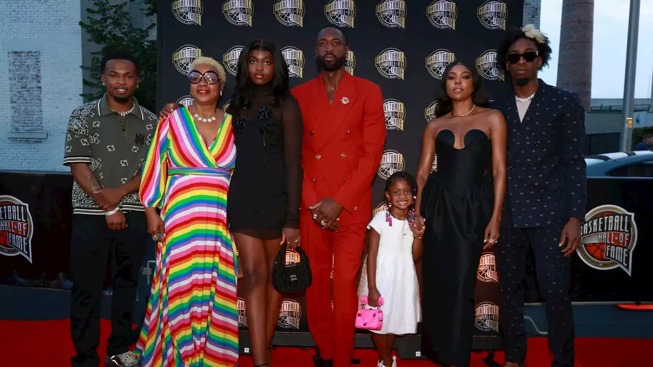 Dwyane Wade & Family Get Emotional at Hall of Fame Induction Ceremony