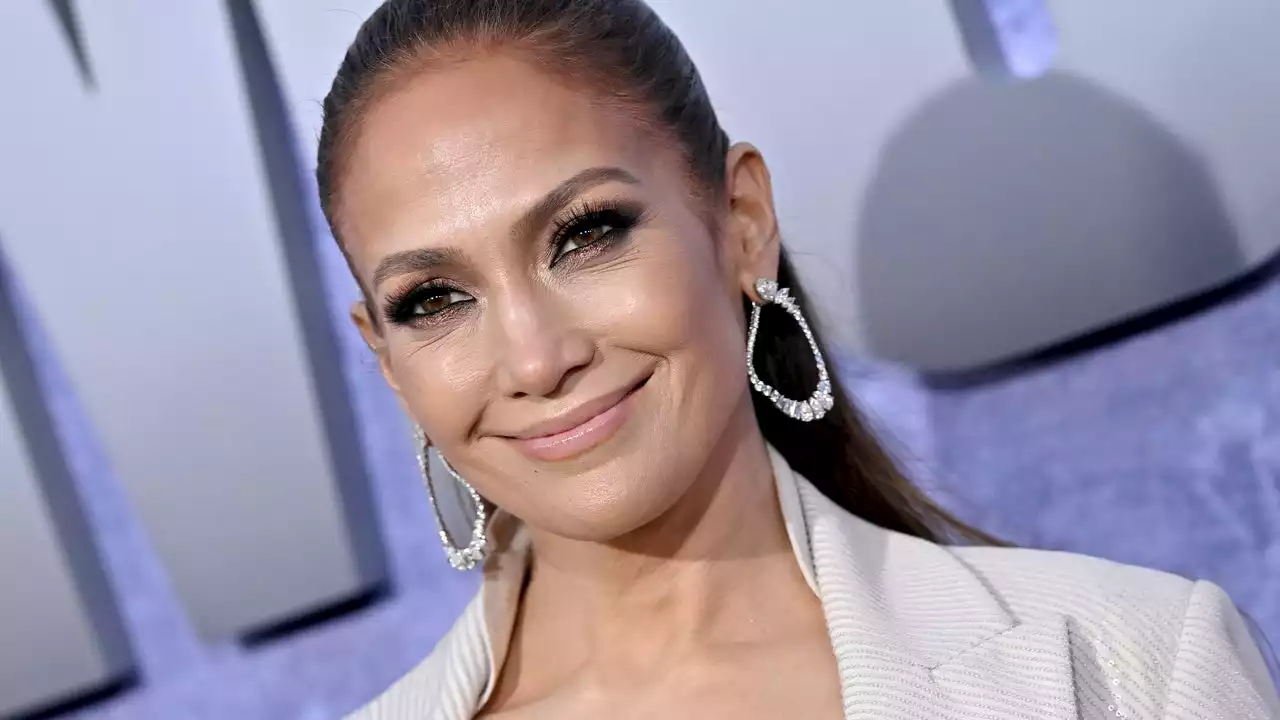 Watch Jennifer Lopez Give It Her All With Fun Karaoke Moment in Italy