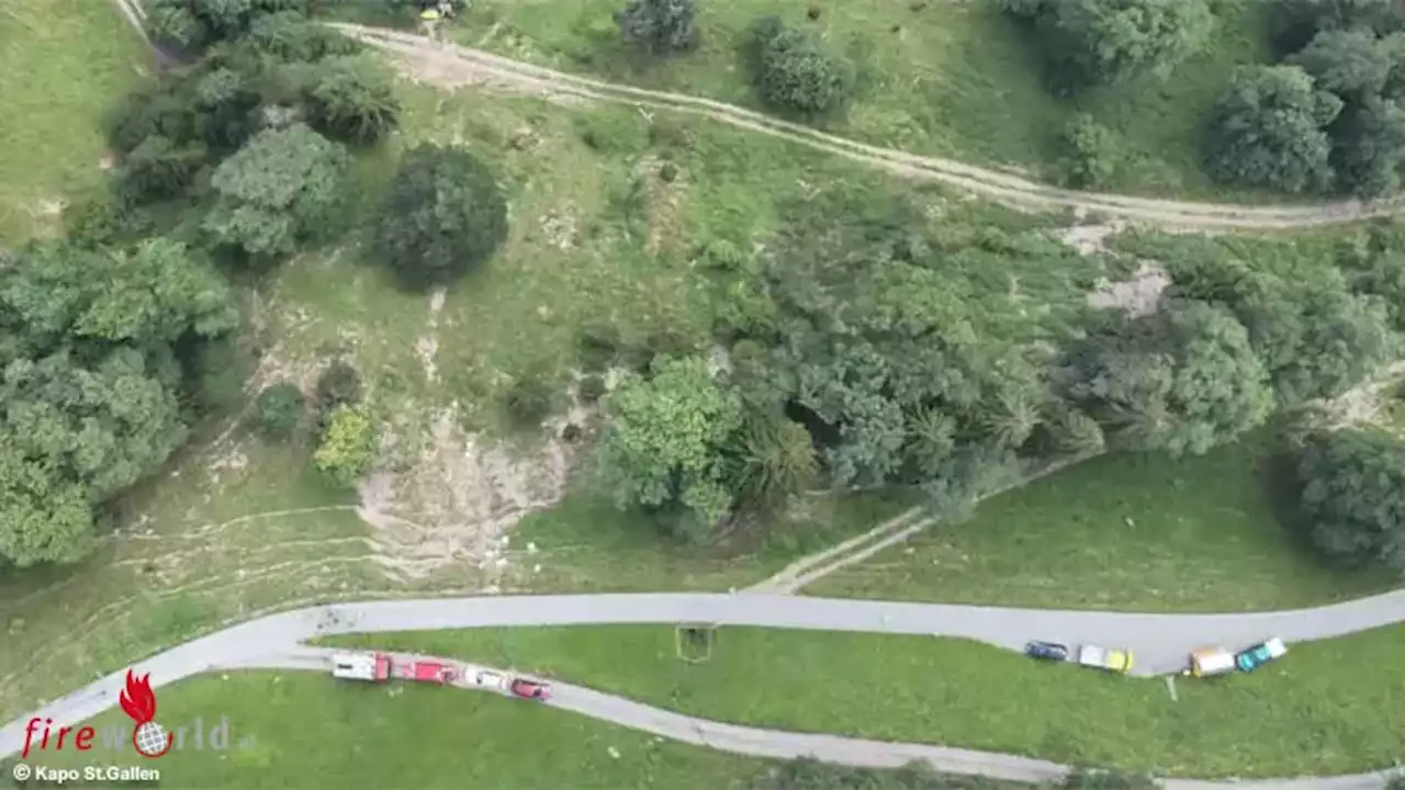 Schweiz: Mit Dumper rund 100 m über Steilböschung gestürzt → ein Toter (21) in Flumserberg