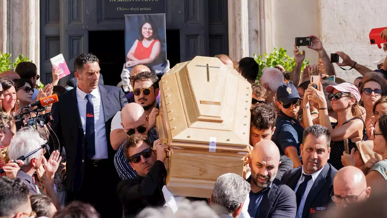 Berlusconi e Murgia, due piazze (e due funerali) inconciliabili