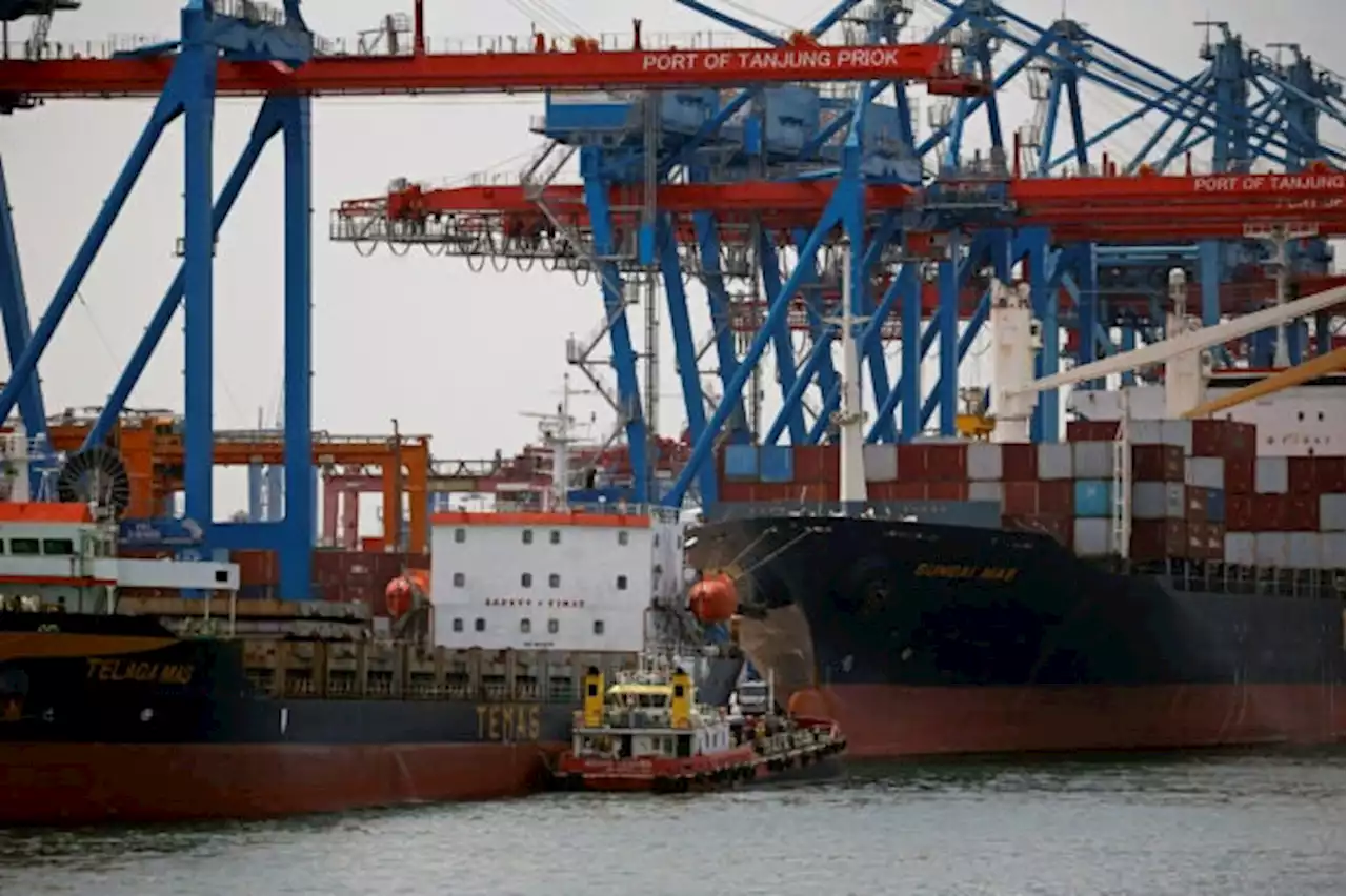 Indonesia’s July trade surplus seen narrowing to $2.5B