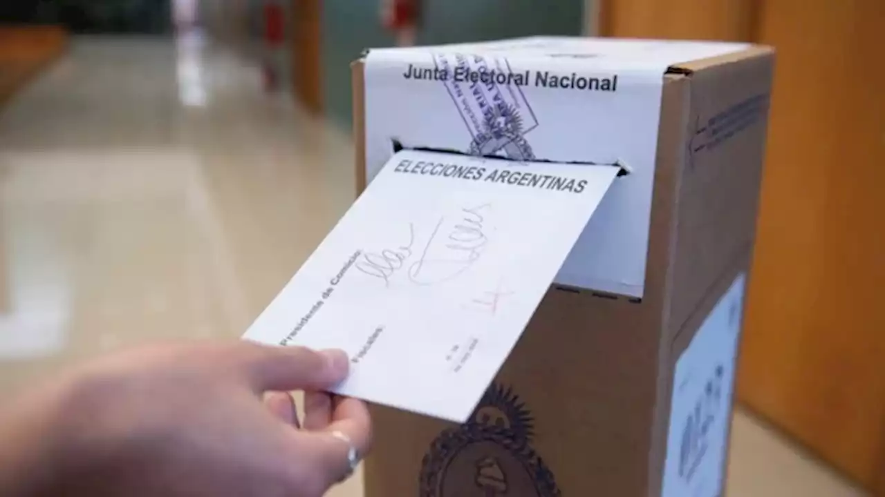 Una mesa exclusiva para 200 votantes con el mismo apellido