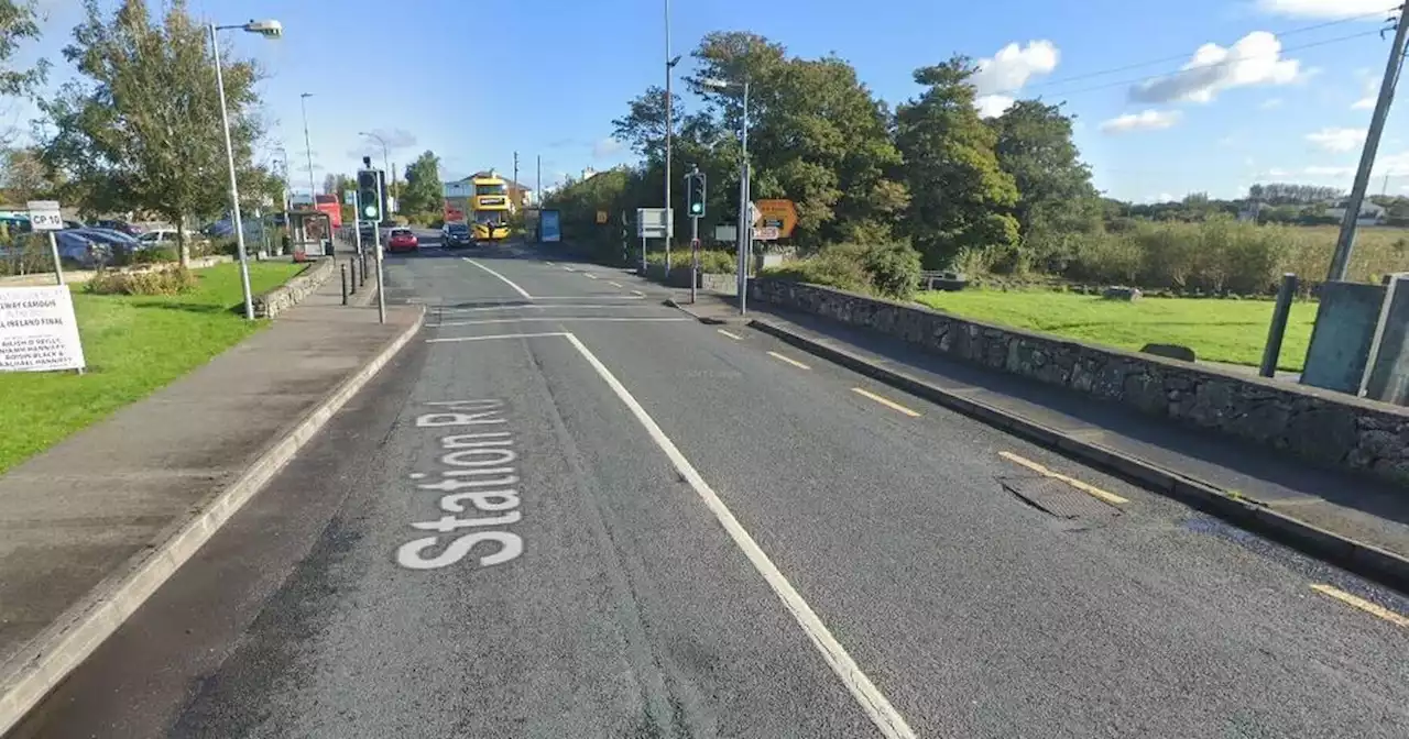 'Massive sinkhole' on Galway road pictured as area causes car damage