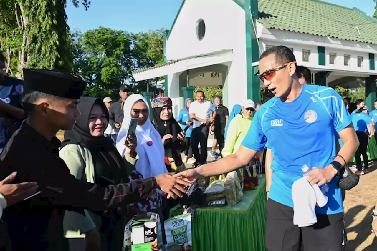 Mendengar Keluhan Warga, Menparekraf Komitmen Bantu Masyarakat di Daerah - Jawa Pos